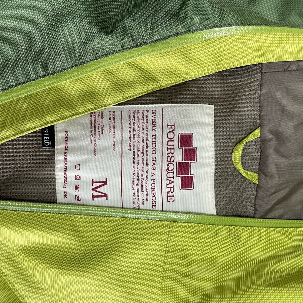 Foursquare snowboard jacket. Two-tone green. Women’s medium.